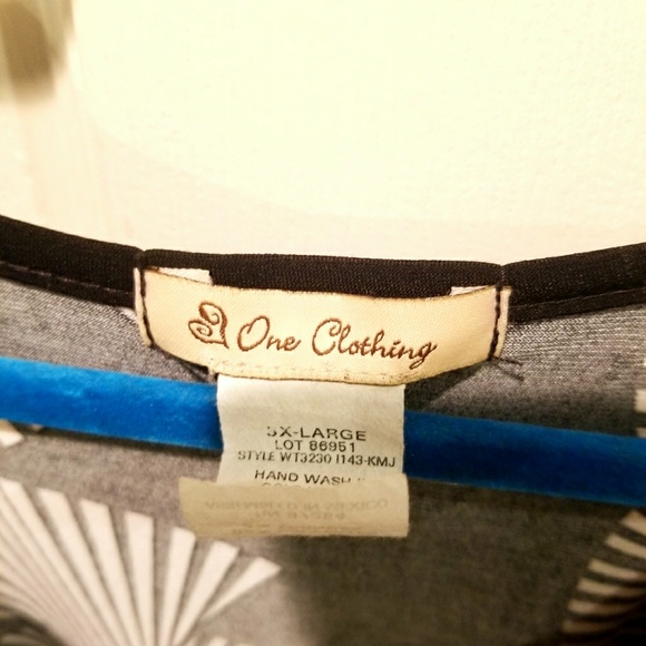 Beautiful Patterned Top - Picture 2 of 3